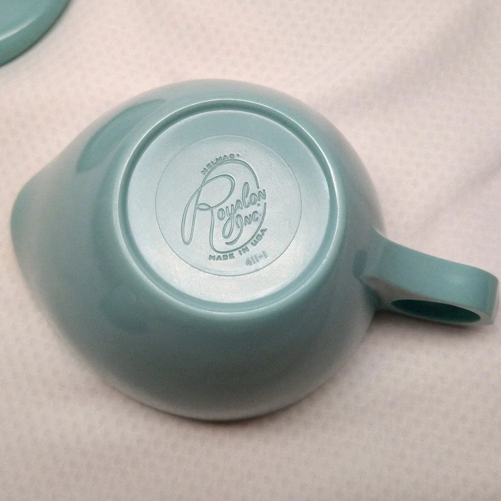 Vintage Royalon Melmac Light Blue Creamer & Sugar Bowl with Lid Set 411-1 414-1